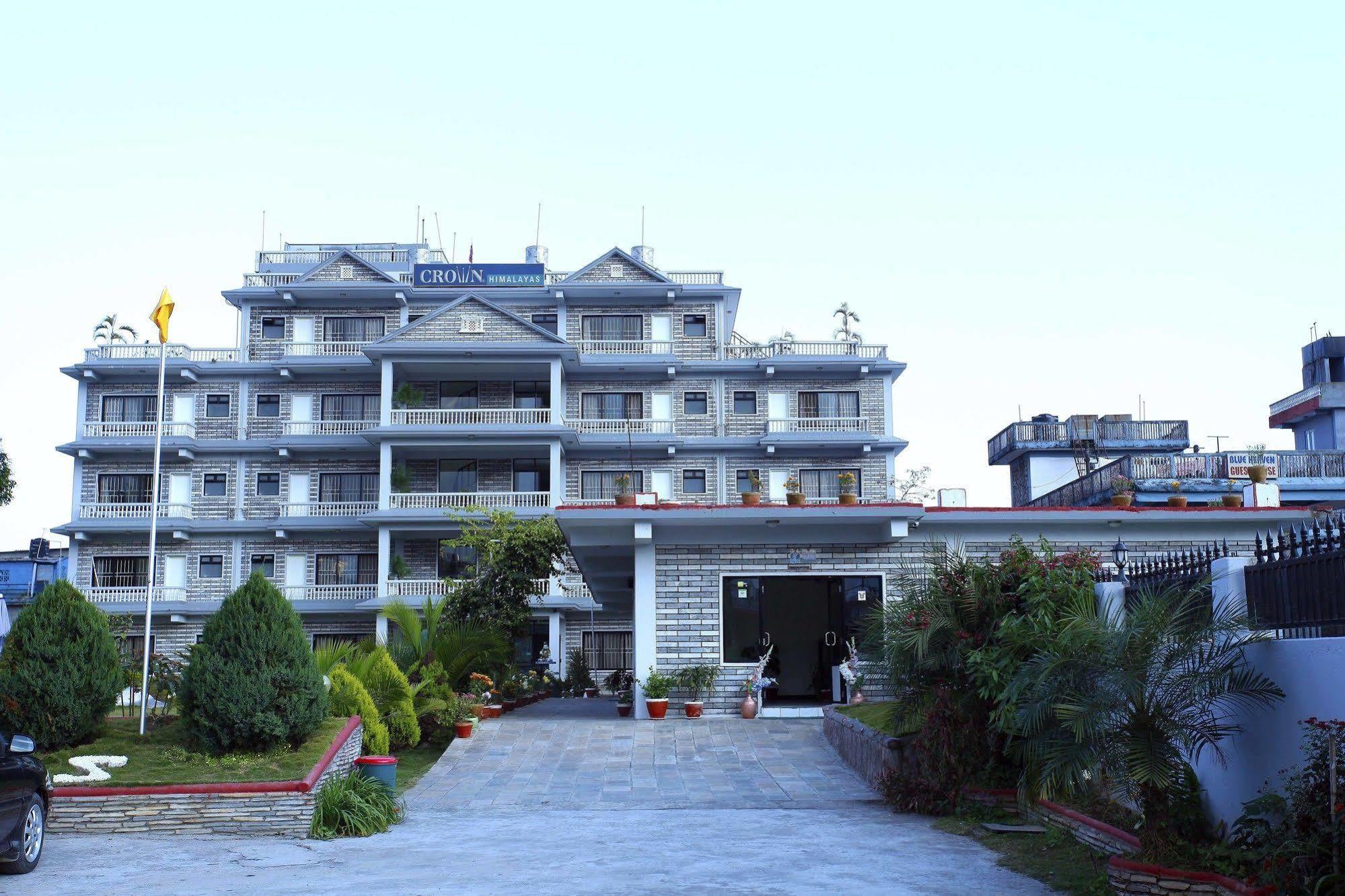 Hotel Crown Himalayas Pokhara Bagian luar foto